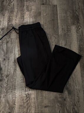 Lululemon Wide Leg Sweatpants - Short Length - Black - Size 8